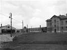 Dv�r vozovny s v�pravnou a obytn�m domem kolem roku 1917