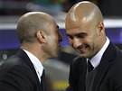 Dobr� n�lada p�ed z�pasem - tren�r Roberto Di Matteo z Chelsea (vlevo)