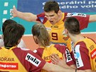 Radost volejbalist� Liberce, pa�e rozp�ahuje Tom� H�sk�.