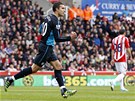 G�LOV� RADOST. �to�n�k Robin van Persie z Arsenalu se raduje ze vst�elen�ho