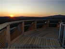 Lipno nad Vltavou. stezka v korun�ch strom� 