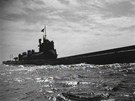 Nástavbě "podmořských letadlových lodí" dominoval válcový hangár pro tři... Nástavbě "podmořských letadlových lodí" dominoval válcový hangár pro tři...