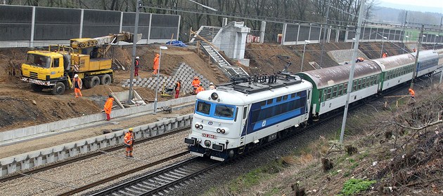 V Ka�ezu se dostavuje koridor a nádra�í. 