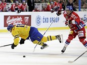 NEDOVOLEN� Z�KROK. �esk� �to�n�k Petr Koukal (vpravo) podr�� v utk�n� v Brn�