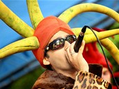 Radek "Gipsy" Banga při vystoupení divadelně hudební skupiny Kašpárek v rohlíku Radek "Gipsy" Banga při vystoupení divadelně hudební skupiny Kašpárek v rohlíku