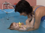 Vana v baby centru je dob�e p��stupn� a tak� doste�n� prostorn�, zase ale mus�te za plav�n�m cestovat mimo domov.