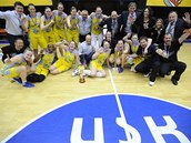 POH�R JE N��. Basketbalistky USK Praha slav� mistrovsk� titul.