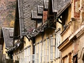 Zachra�te ch�traj�c� domy v Kyselce, burcuje lidi �ek Ilias Michopulos.