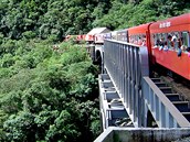 Serra Verde Express p�i sv� pomali�k� j�zd� p�es park Marumbi