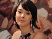 Vanda Chaloupkov� p�edstavuje v Ulici "kr�snou nezn�mou" Krist�nu.