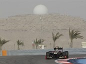 POU�TN� Z�VOD. Kimi R�ikk�nen b�hem z�vodu F1 v Bahrajnu.