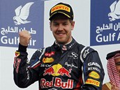 ZVL�DL JSEM TO. Sebastian Vettel ze st�je Red Bull si u��v� triumf v