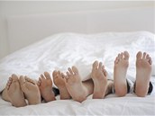 Pokrývku z umělého vlákna si nejčastěji pořizují alergici. Je také vhodná pro děti, u kterých není jisté, jestli je nějaká alergie nepostihne.
Pokrývku z umělého vlákna si nejčastěji pořizují alergici. Je také vhodná pro děti, u kterých není jisté, jestli je nějaká alergie nepostihne.