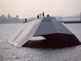 Nejtajnější loď USA je na prodej v aukci, kupec ji musí sešrotovat Nejtajnější loď USA je na prodej v aukci, kupec ji musí sešrotovat