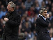 TREN��I RIVAL�. Alex Ferguson, kou� Manchesteru United (vlevo), a Roberto
