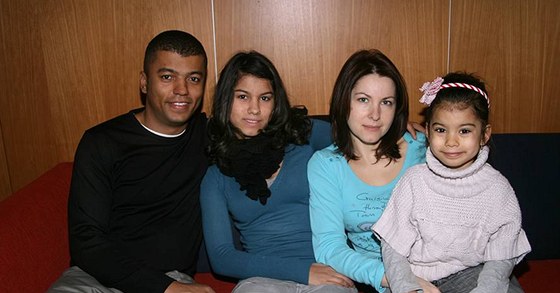 Rey Koranteng s man�elkou Monikou a dcerami Vanessou a Sophi�.