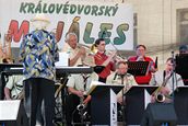 Majáles ve Dvoře Králové zpestřily mažoretky, zahrál i Big Band Dvorský