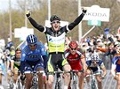 Matthew Goss z Austr�lie ovl�dl t�et� etapu cyklistick�ho Gira. Cestu za