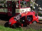Motorov� vlak peugeota z p�ejezdu odtla�il. Ve vraku auta zahynula