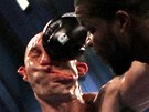 Lavarn Harvell knockoutujeTonyho Pietrantonia ve t�etím kole souboje v t�ké...