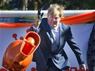 Nizozemský princ Willem-Alexander sout�í v klasickém hodu záchodovou mísou v...