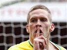 P���. Steve Morison z Norwiche se raduje ze vst�elen�ho g�lu.