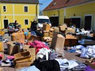 Celn�ci odhalili na Chebsku ob�� v�robnu pad�lk� textilu. (3. 5. 2012)