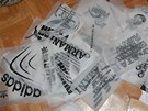 Celn�ci odhalili na Chebsku ob�� v�robnu pad�lk� textilu. (3. 5. 2012)