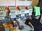 Celn�ci odhalili na Chebsku ob�� v�robnu pad�lk� textilu. (3. 5. 2012)