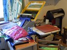 Celn�ci odhalili na Chebsku ob�� v�robnu pad�lk� textilu. (3. 5. 2012)