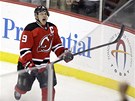 Zach Parise z New Jersey slaví gól. Zach Parise z New Jersey slaví gól.