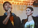 Vla�ka Erbov� a Petr Koukal na k�tu debutov� desky zp�v�ka Norberta Peticzk�ho. 