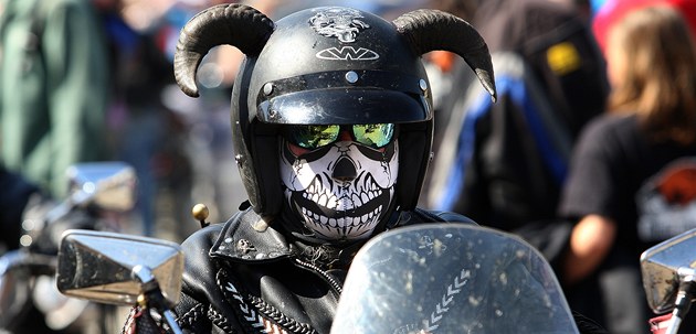Sv�tek pr�ce byl pro bikery z Plzn� neofici�ln�m zah�jen�m leto�n� motork��sk� sezony.