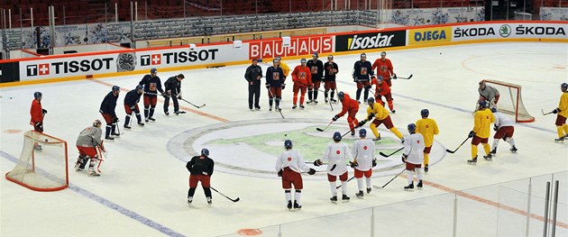 �e�t� hokejist�  p�i prvn�m tr�ninku v d�ji�ti �ampion�tu