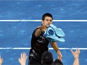 Novak Djokovi� je k fanou�k�m v�dy vst��cn�. I v Madridu, kde se mu pranic