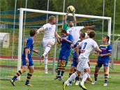 Momentka z duelu Varnsdorf - �st� nad Labem (v b�l�m).