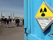 Studenti st�edn�ch �kol skl�dali v Dukovanech jadernou maturitu.