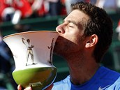 Argentinsk� tenista Juan Martin del Potro s trofej� pro v�t�ze turnaje v