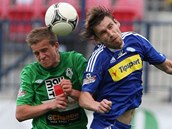 Olomoucký Aleš Škerle (vpravo) v hlavičkovém souboji s jabloneckým Janem