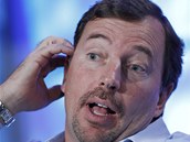 Šéf Yahoo Scott Thompson musí vysvětlovat, proč lhal v životopisu.