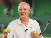 "Sportovci se kou�uj� ve v�konu, mana�e�i v my�len�. Probl�m je, �e n�kte�� maj� pocit, �e u� v�echno um�j� a nemus� se nic u�it," ��k� Timothy Gallwey, kter�ho my�lenka kou�inku sportovc� napadla p�ed mnoha lety na tenise.