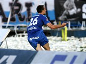 GÓLOVÁ RADOST. Ostravský obránce Benjamin Vomáčka slaví s fanoušky svůj gól.