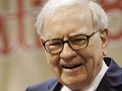 Warren Buffett zp�v� s roztlesk�va�kami University of Nebraska na valn� hromad�