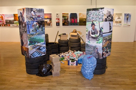 Expozice výstavy Michaela Reynoldse: Udržitelná samostatnost pro každého v Expozice výstavy Michaela Reynoldse: Udržitelná samostatnost pro každého v