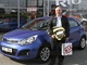 iDNES.cz a KIA otestovali, co v� �ten��i o Australian Open. V�t�z (na sn�mku) sout�e vyhr�l zap�j�en� vozu Kia Rio na t�den s plnou n�dr��.