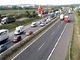 Kolona aut na 4,2 kilometru dálnice D5