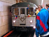 Pra�sk� metro slavilo v�ro�� zah�jen� provozu, na koleje poslalo sov�tskou soupravu