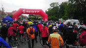 Cyklist� zdol�vali na kolech Kou�imskou pades�tku