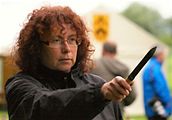 Ostří muži i ženy závodili na Slezském turnaji v hodu nožem a sekerou