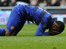 V�T�ZSTV� NESTA�ILO. Patrice Evra, obr�nce Manchesteru United, padl na tr�vn�k...